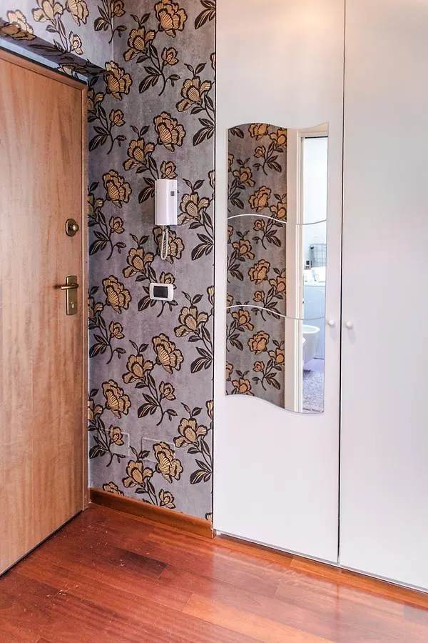 Milano Urban Penthouse Apartment 0*, Milan